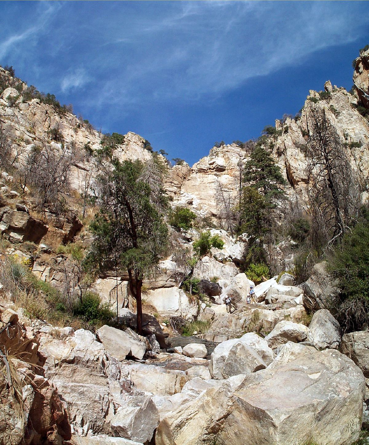 2005 November Cliffs in Seven Cataracts